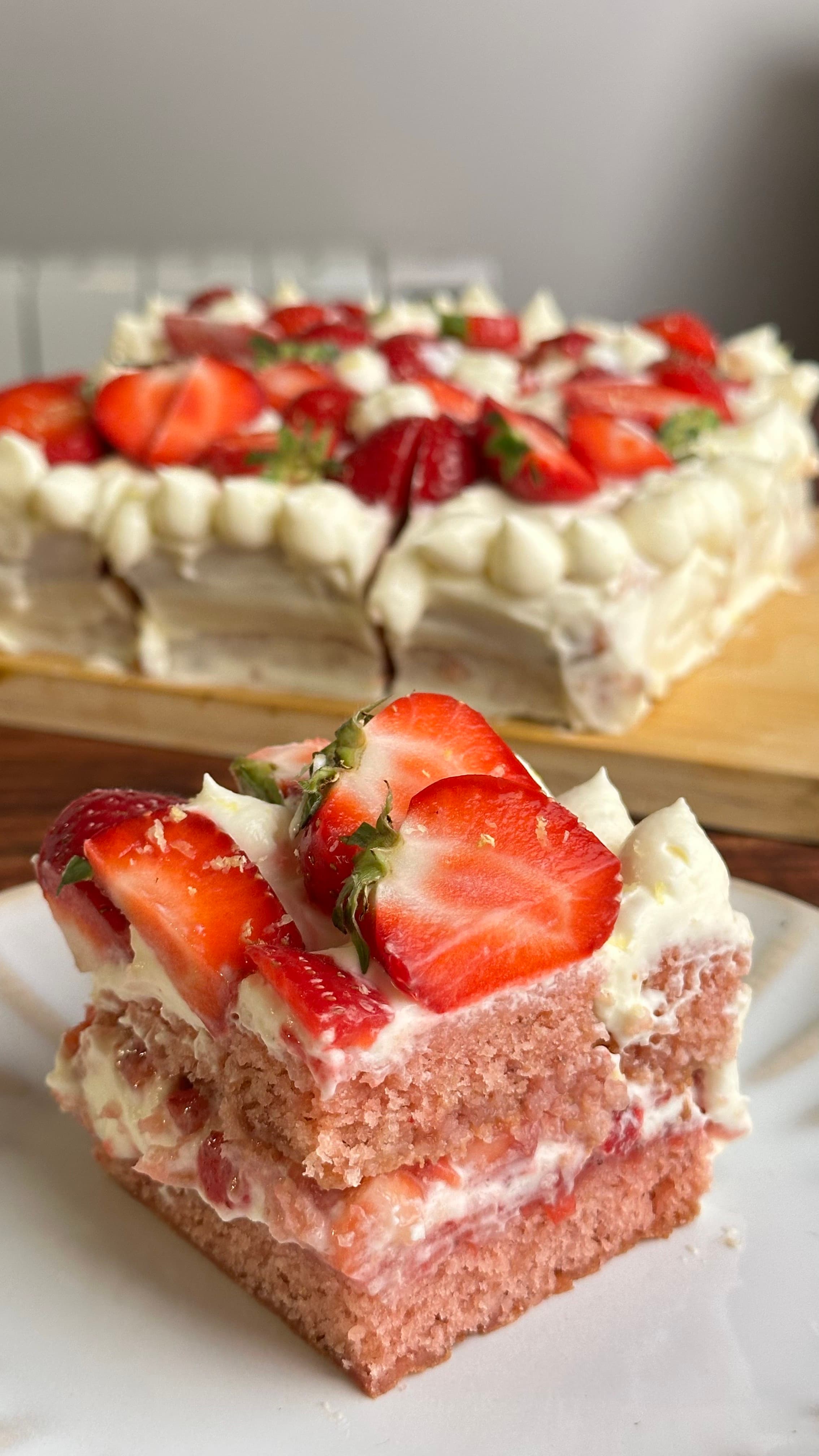 Strawberry Cake with Chantilly Cream — photo 1
